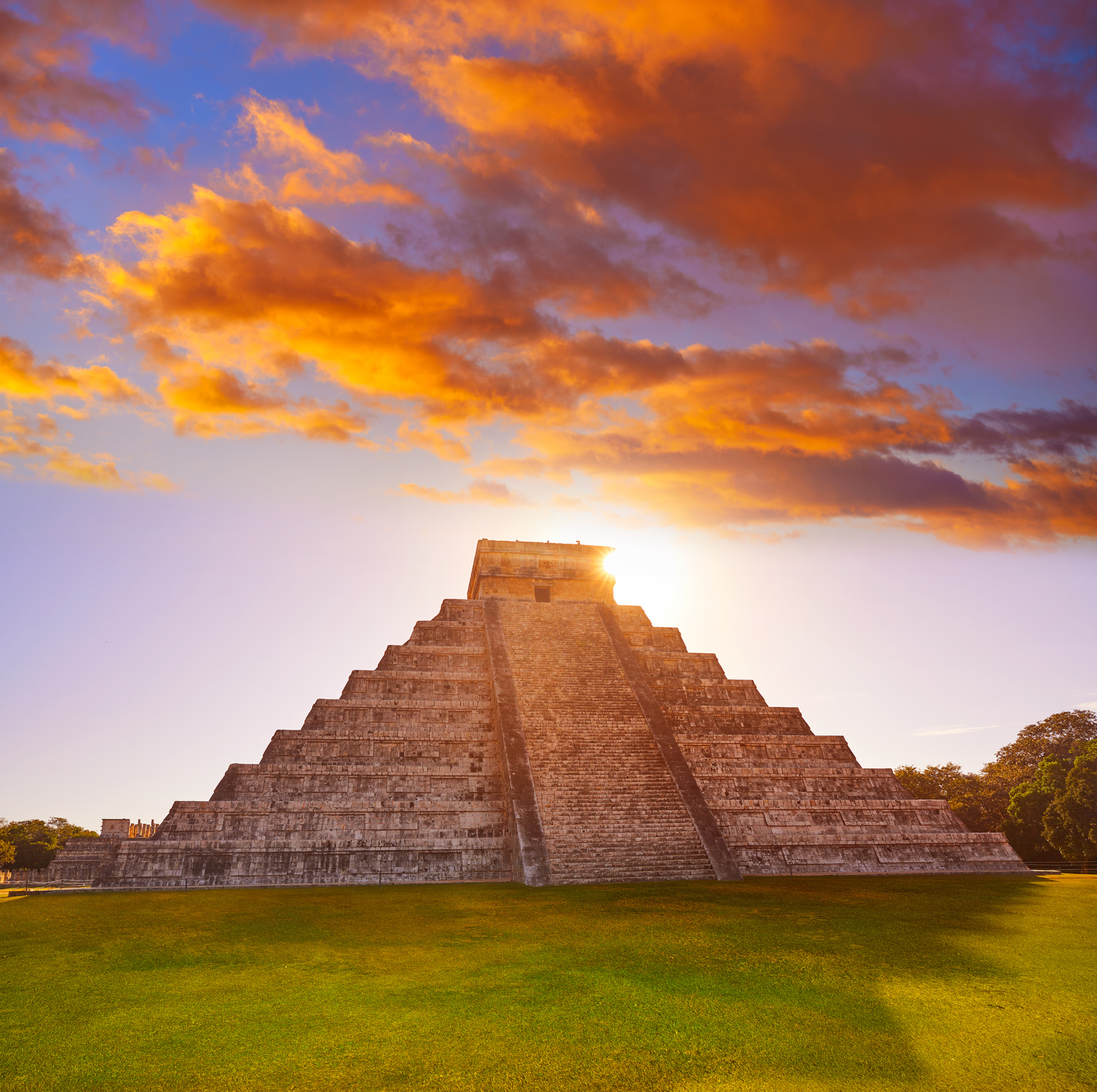 Chichen Itza Sunrise El Templo Kukulcan